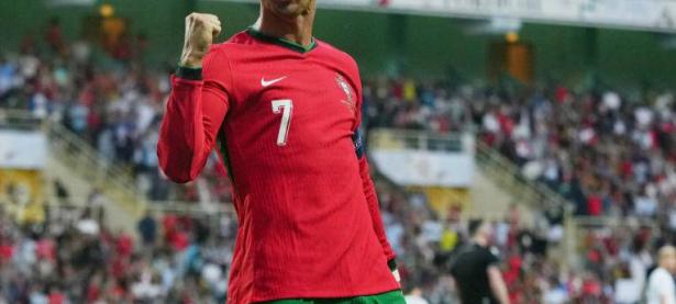 半岛体育在线-欧国联比赛新秀崭露头角，引人注目