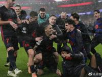 半岛体育网站入口-曼城绝杀巴萨：遭遇小组赛颠覆，暗示淘汰危机