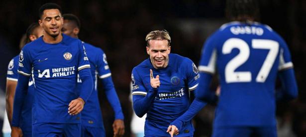 半岛体育在线-包含切尔西主力中场伤愈归队，蓝军士气高昂的词条