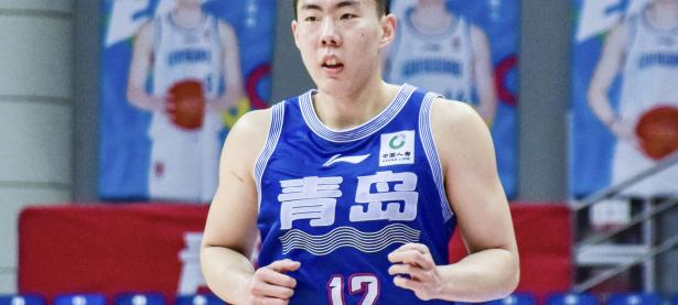 半岛体育链接-青岛男篮主场胜出，追逐季后赛梦想