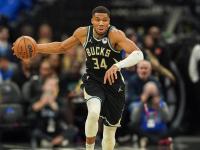 半岛体育课程-雄鹿近期表现低迷，连续失利