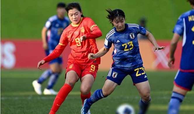 女足比赛中，中国队员徐某力挽狂澜