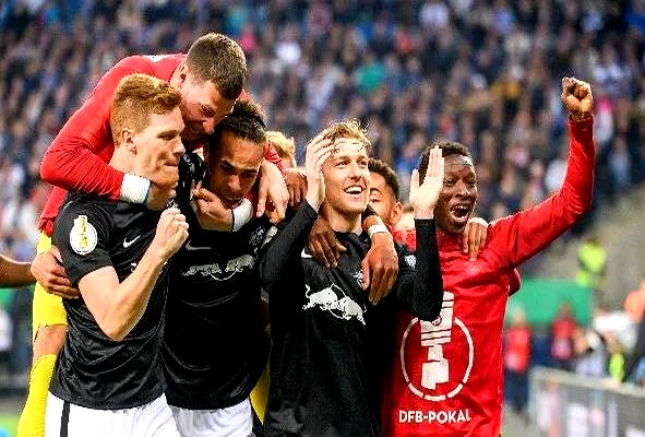 汉堡队员表现出色，帮助球队获胜