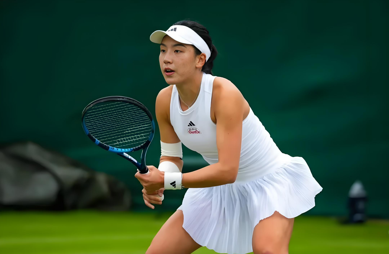 网坛巨星互称王，场面高潮连连球迷情绪高涨