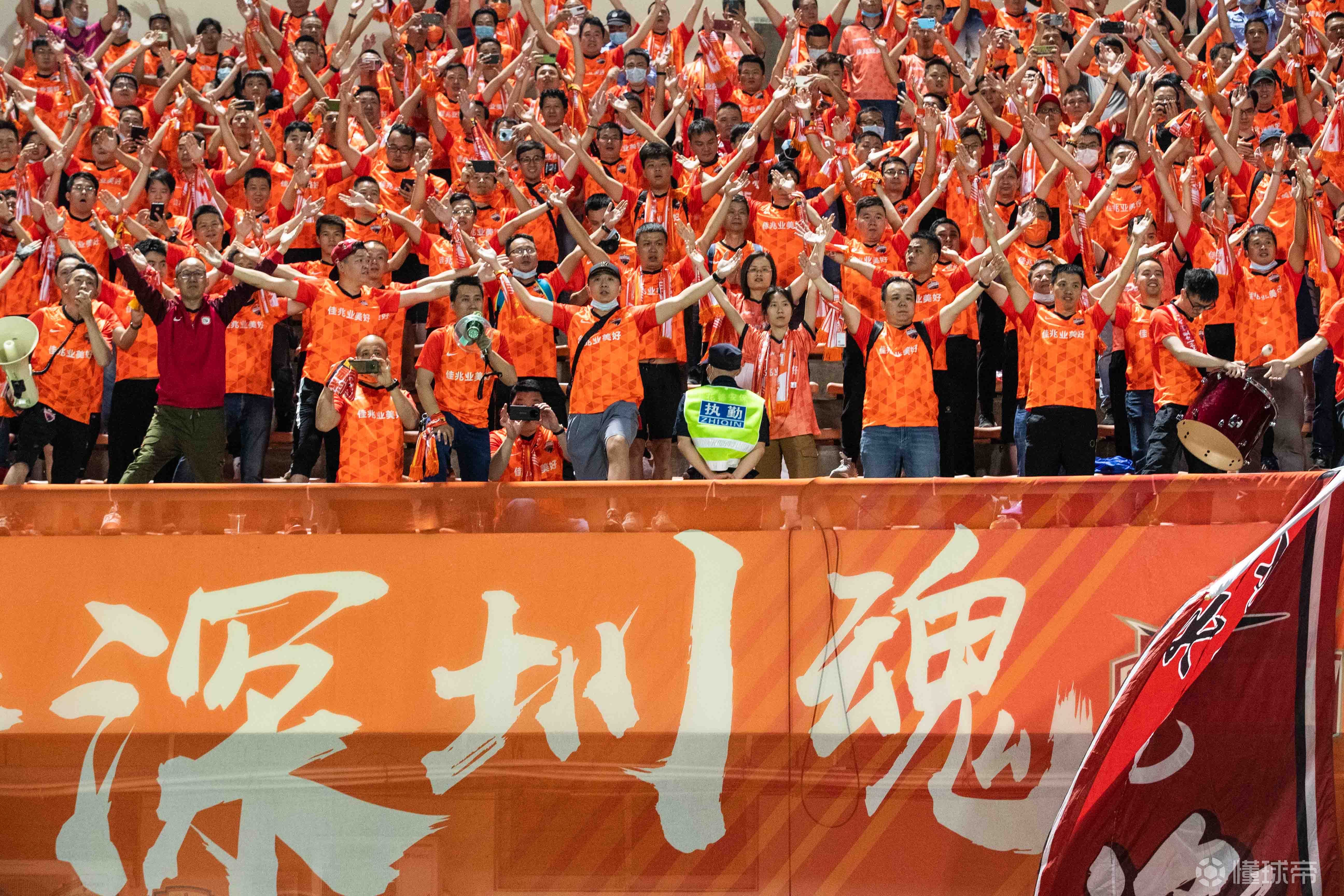 四川队与深圳队的对战引发球迷期待