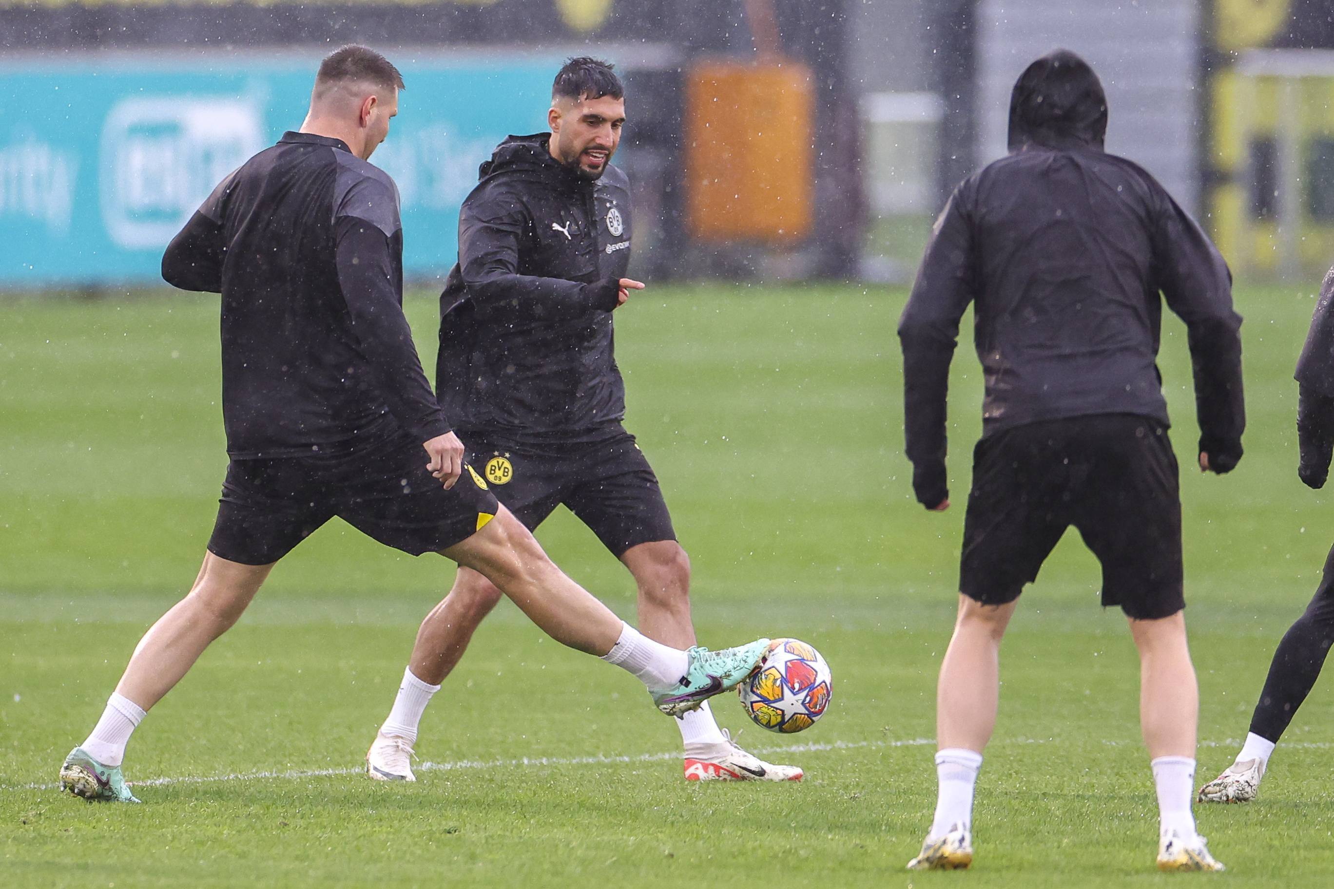 多特蒙德球员备战国际对手的比赛