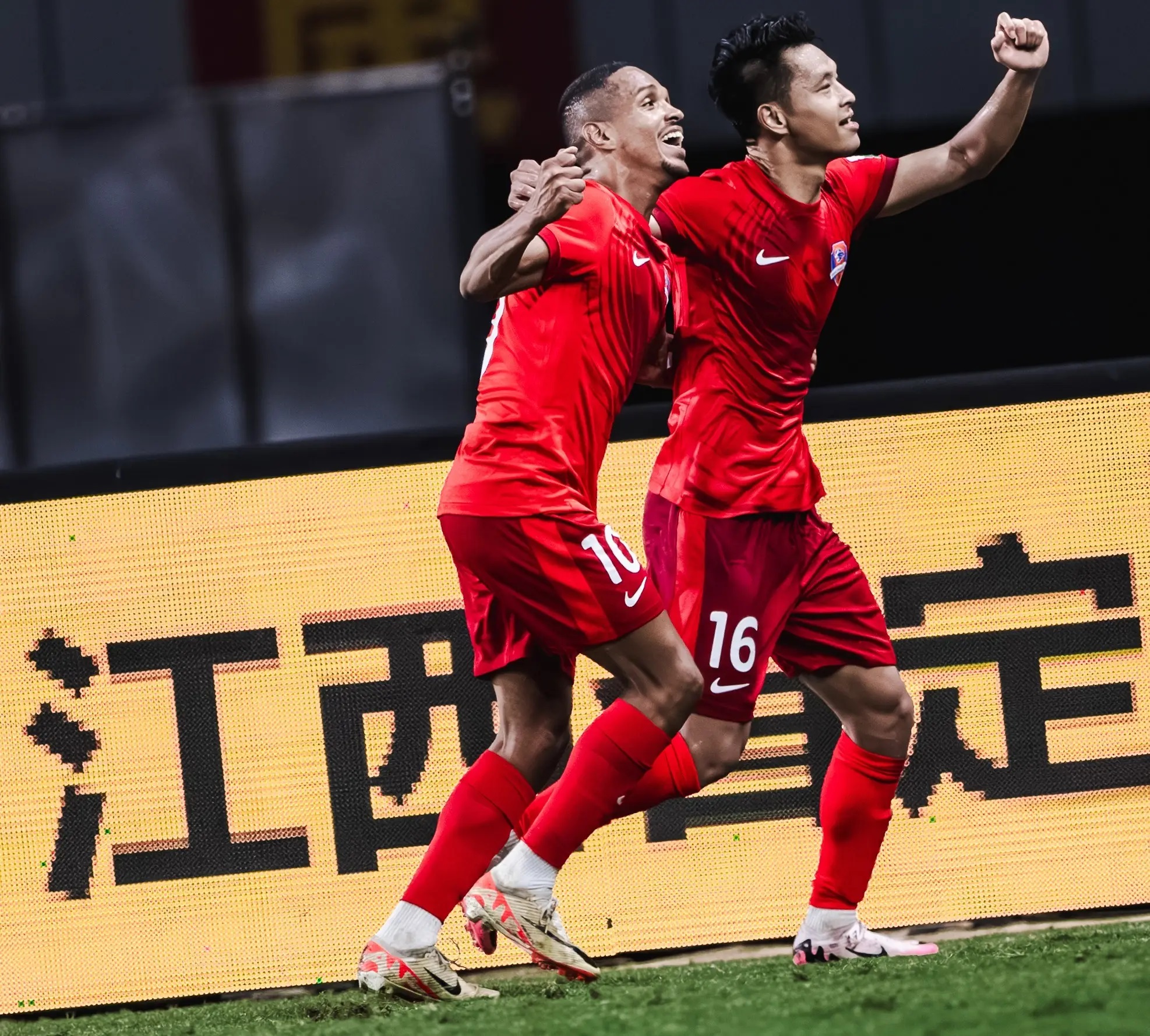 包含国安客场不敌富德，遭遇险胜的词条