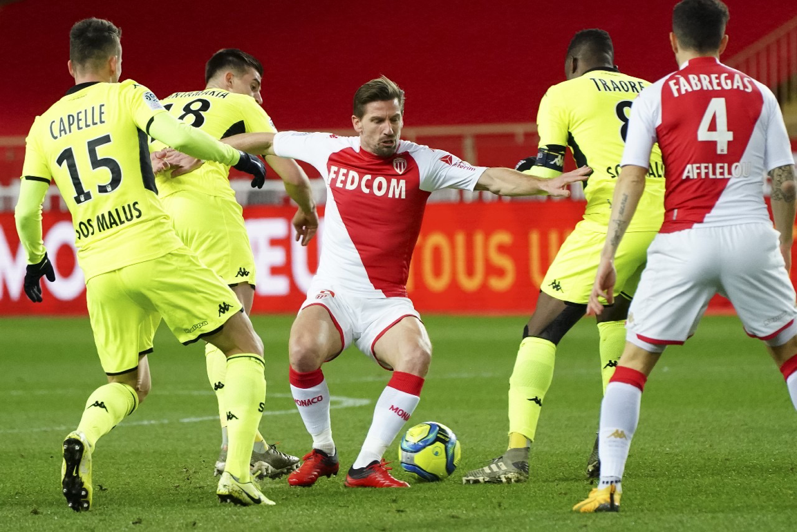 包含瓦朗谢纳取得重要胜利，继续向前迈进法甲联赛的词条