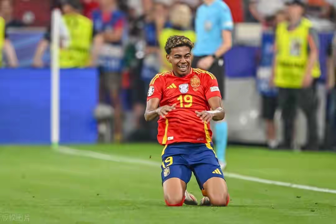 西班牙队击败法国，成功挺进半决赛！
