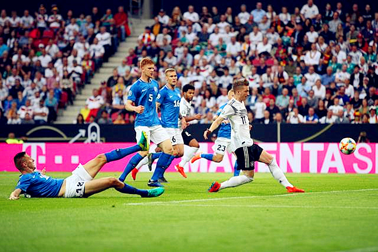 南非队在欧预赛中爆冷战胜瑞士队