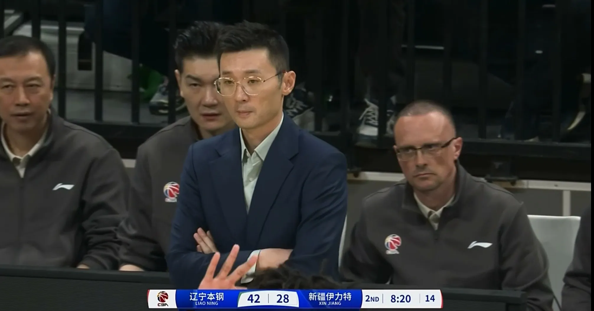 伊斯特尔队主教练调整战术，球员备战准备