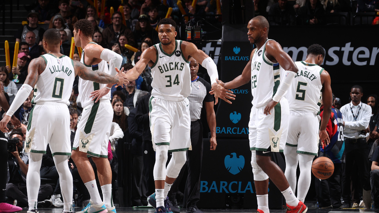 关于雄鹿遭遇连败，字母哥表现低迷惹争议的信息