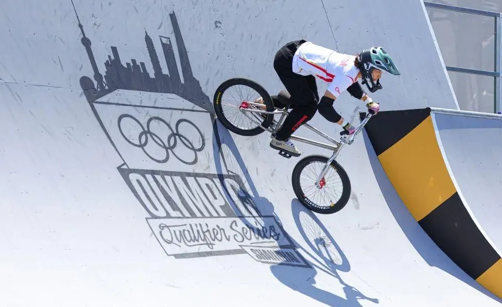 包含加拿大轮滑选手优异表现，实现完美逆转的词条