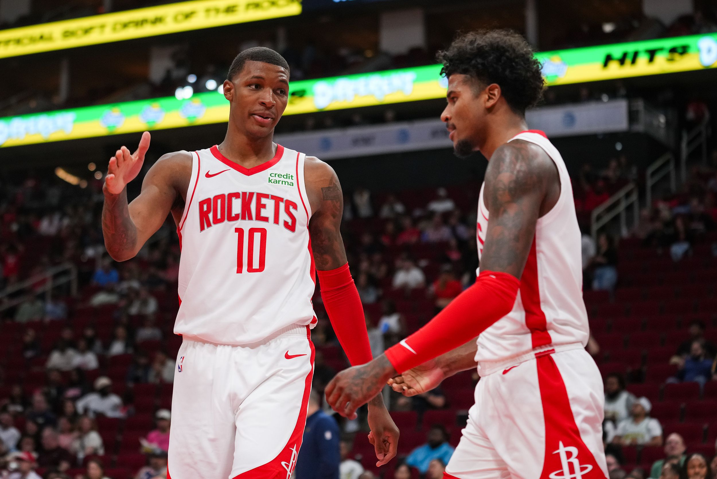 猛龙力克活塞，范弗利特连得分