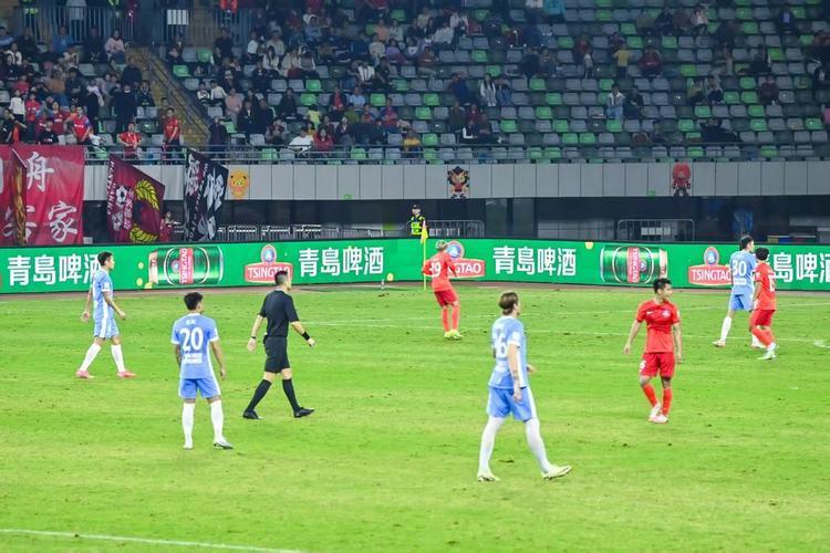 亚泰门将扑出点球，力保主场不败