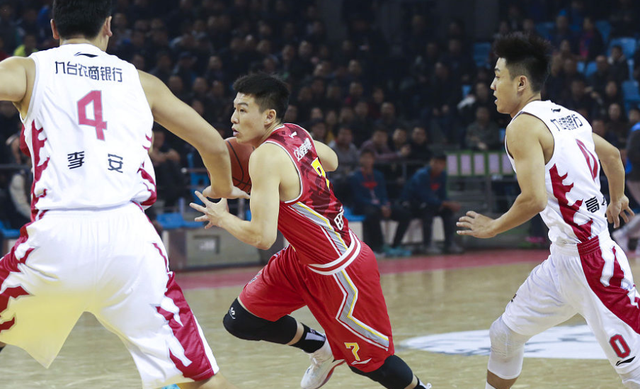 河南龙队外援发挥出色，主场击败山东鲁队