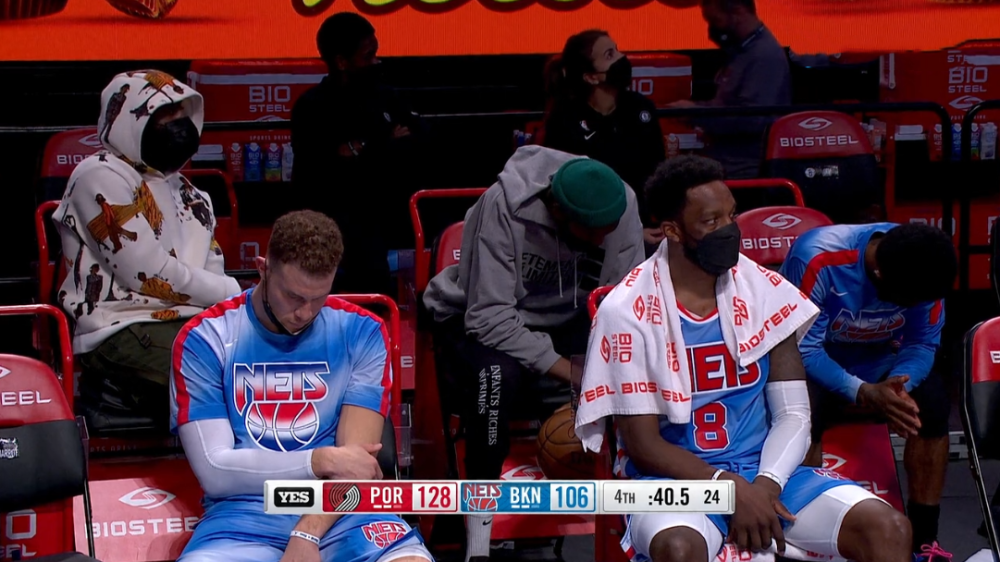 沙尔克04遭遇尴尬失利，积分继续滑落的简单介绍