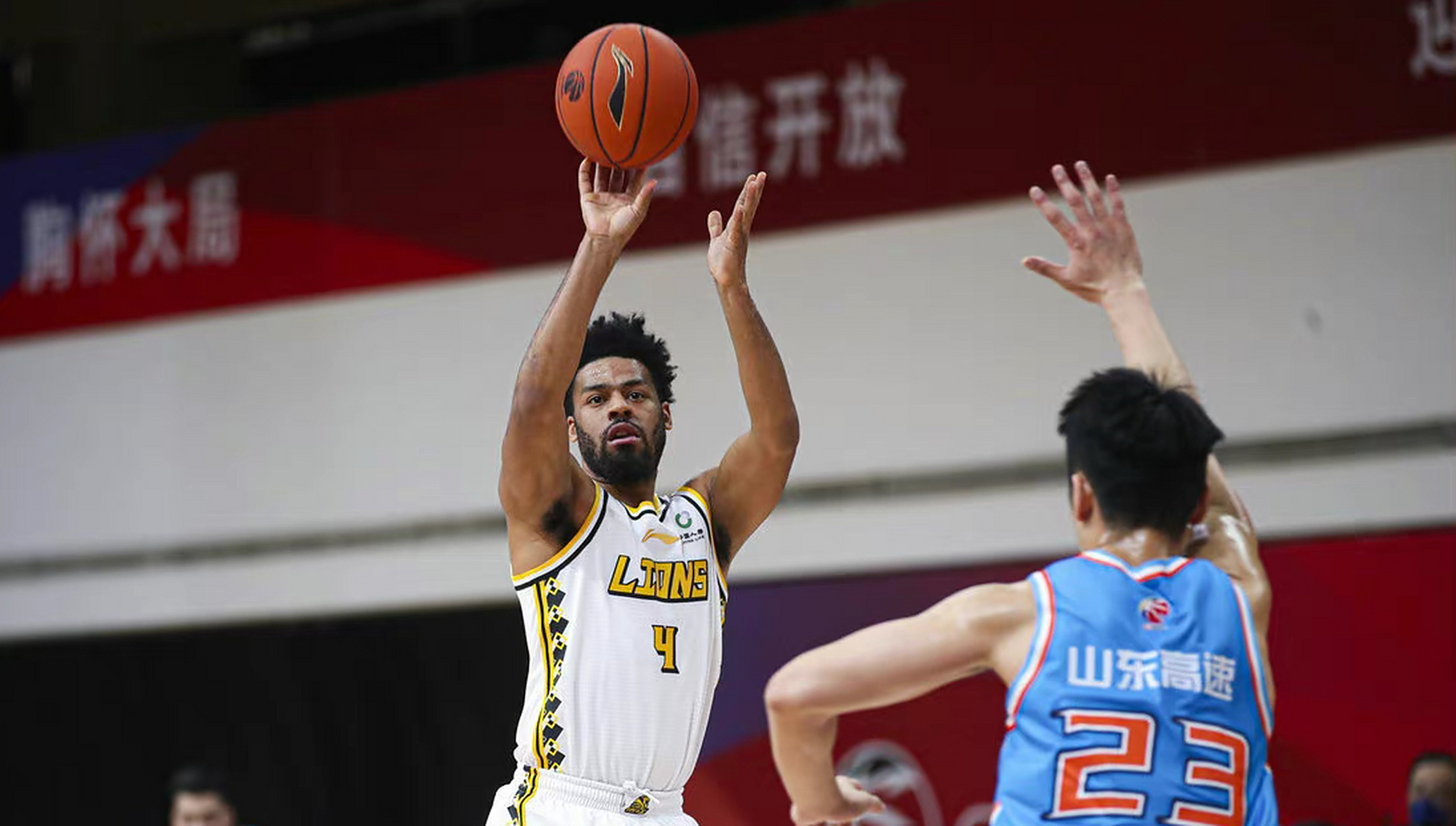 勇士胜快船，库克砍下25+大号的简单介绍