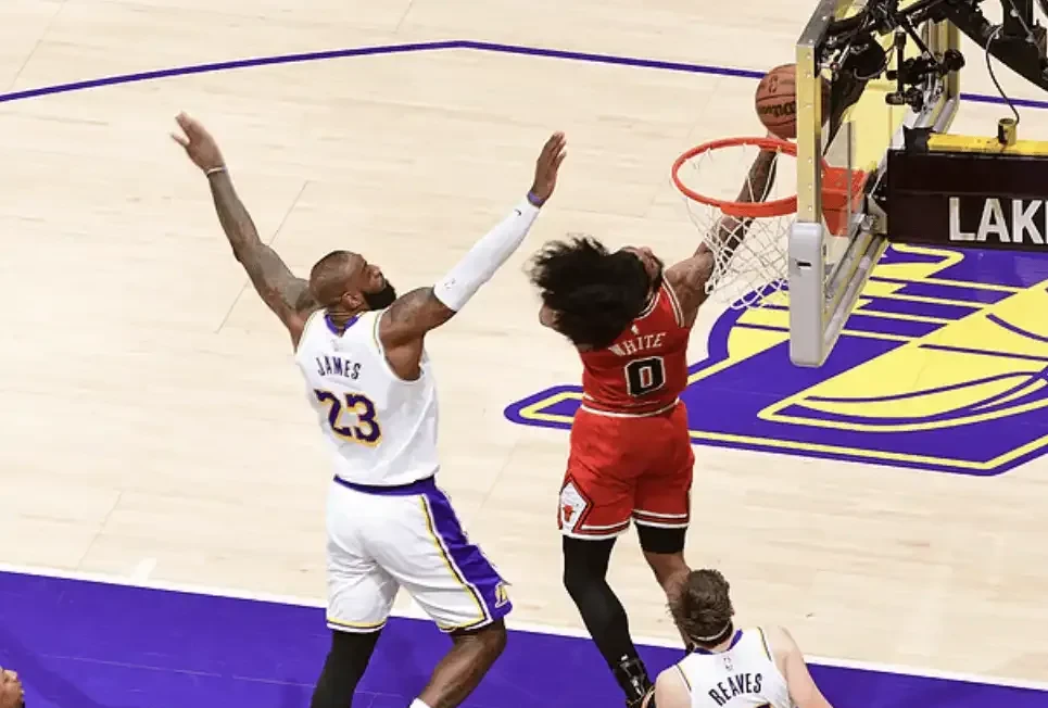 公牛击败骑士，终结两连败