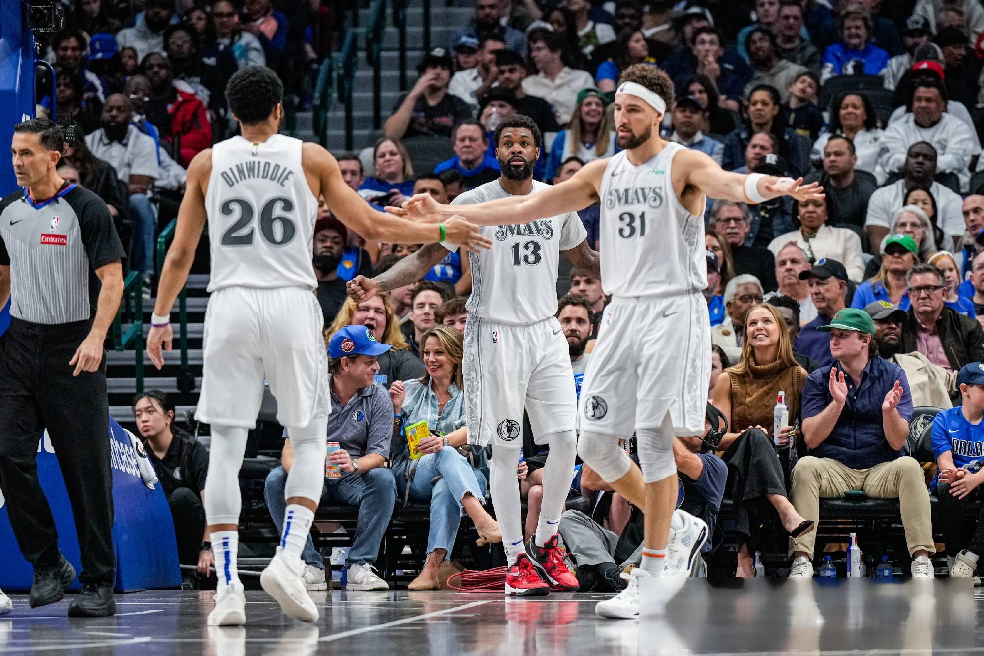 调整后的独行侠击败马刺，晋级季后赛的简单介绍