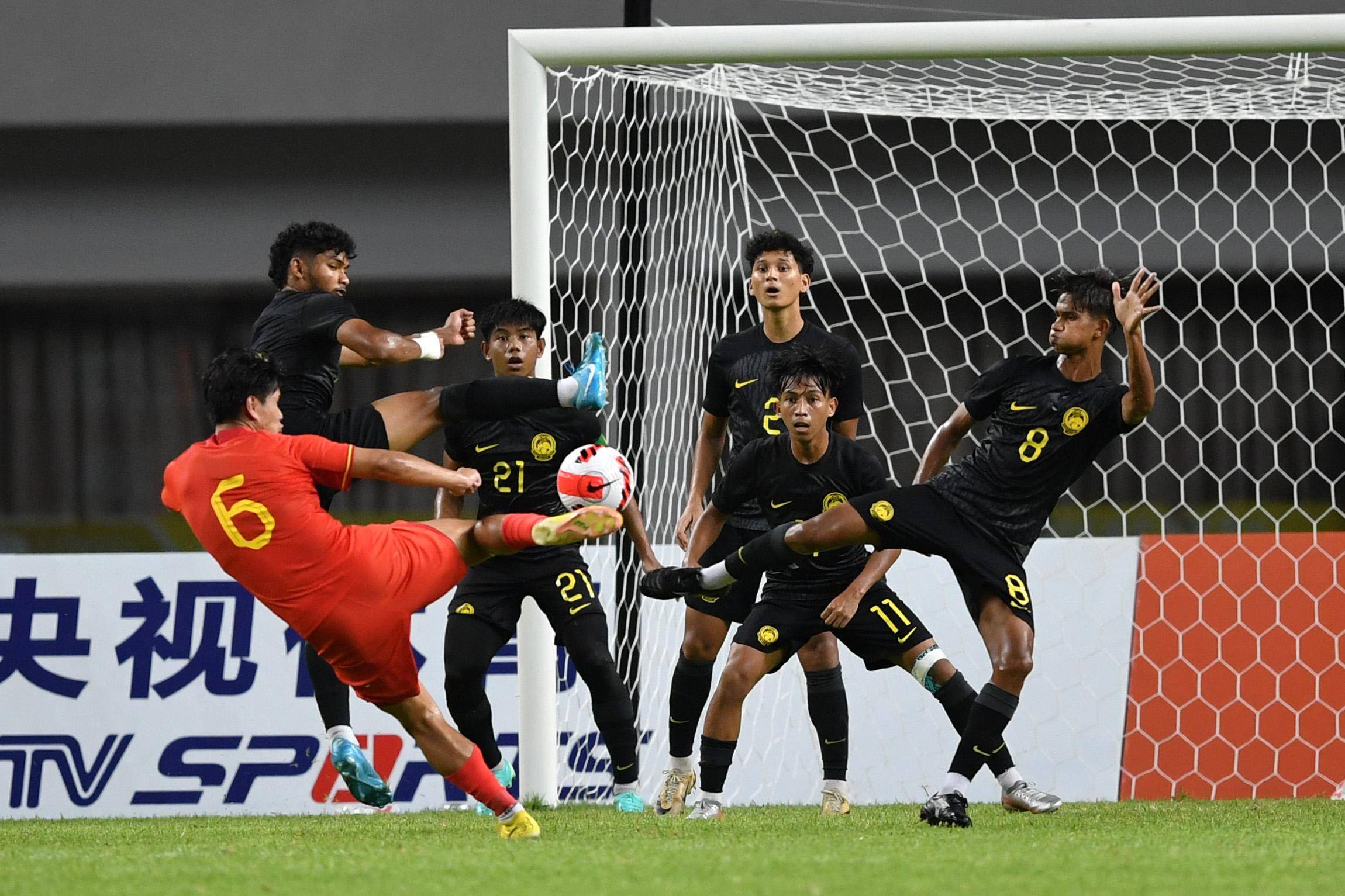 引人瞩目的国际足球比赛集锦