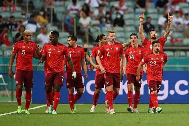 塞尔维亚锋线爆发，逆转头名阻止瑞士冲冠的简单介绍