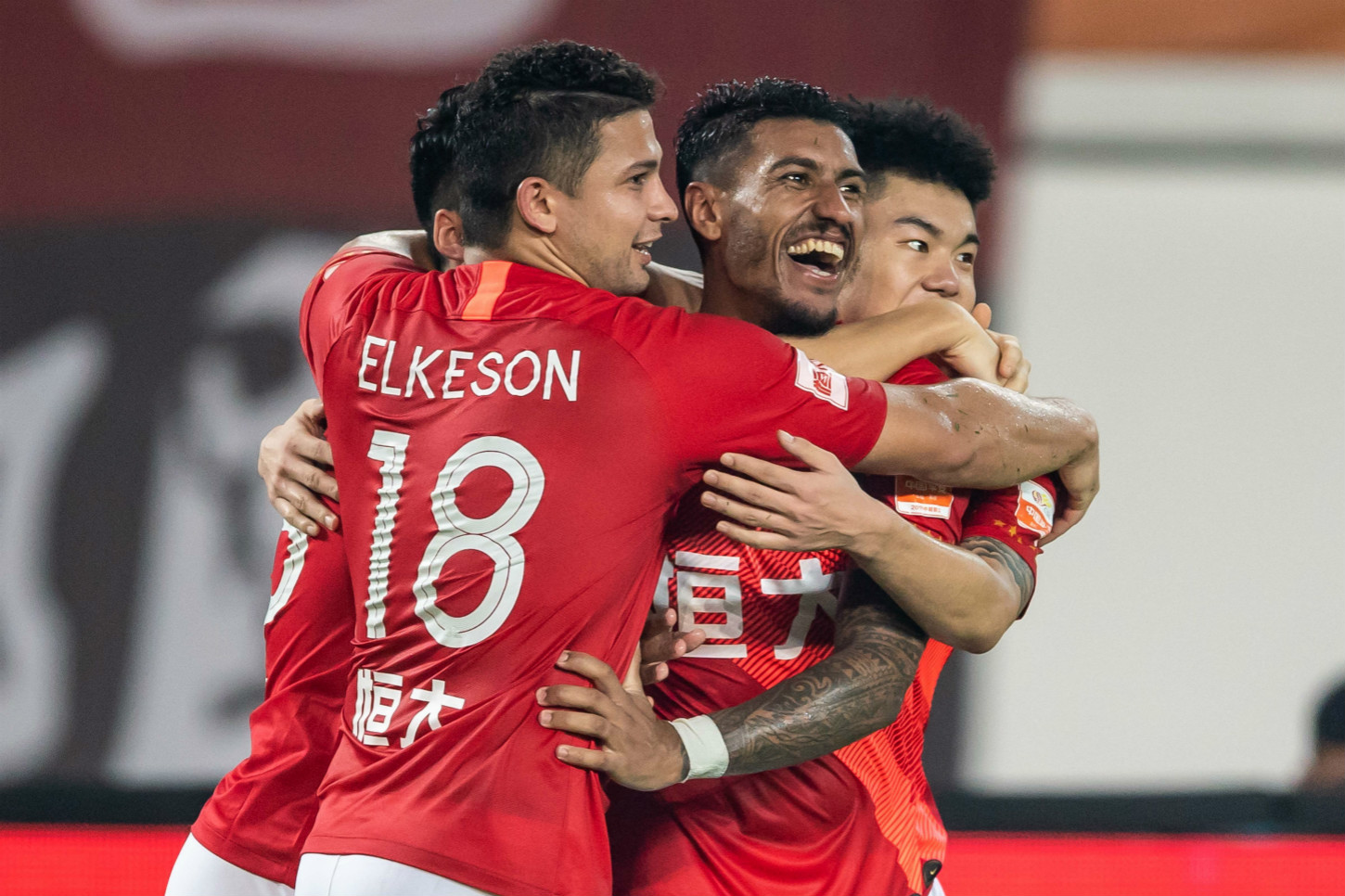 包含深圳佳兆业拼尽全力，冲刺联赛冠军的词条