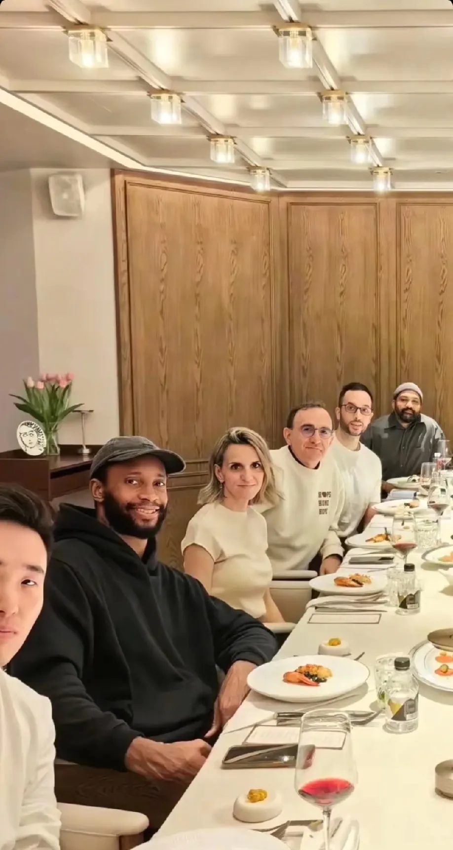 篮球名宿在社交媒体上分享了与球迷的互动