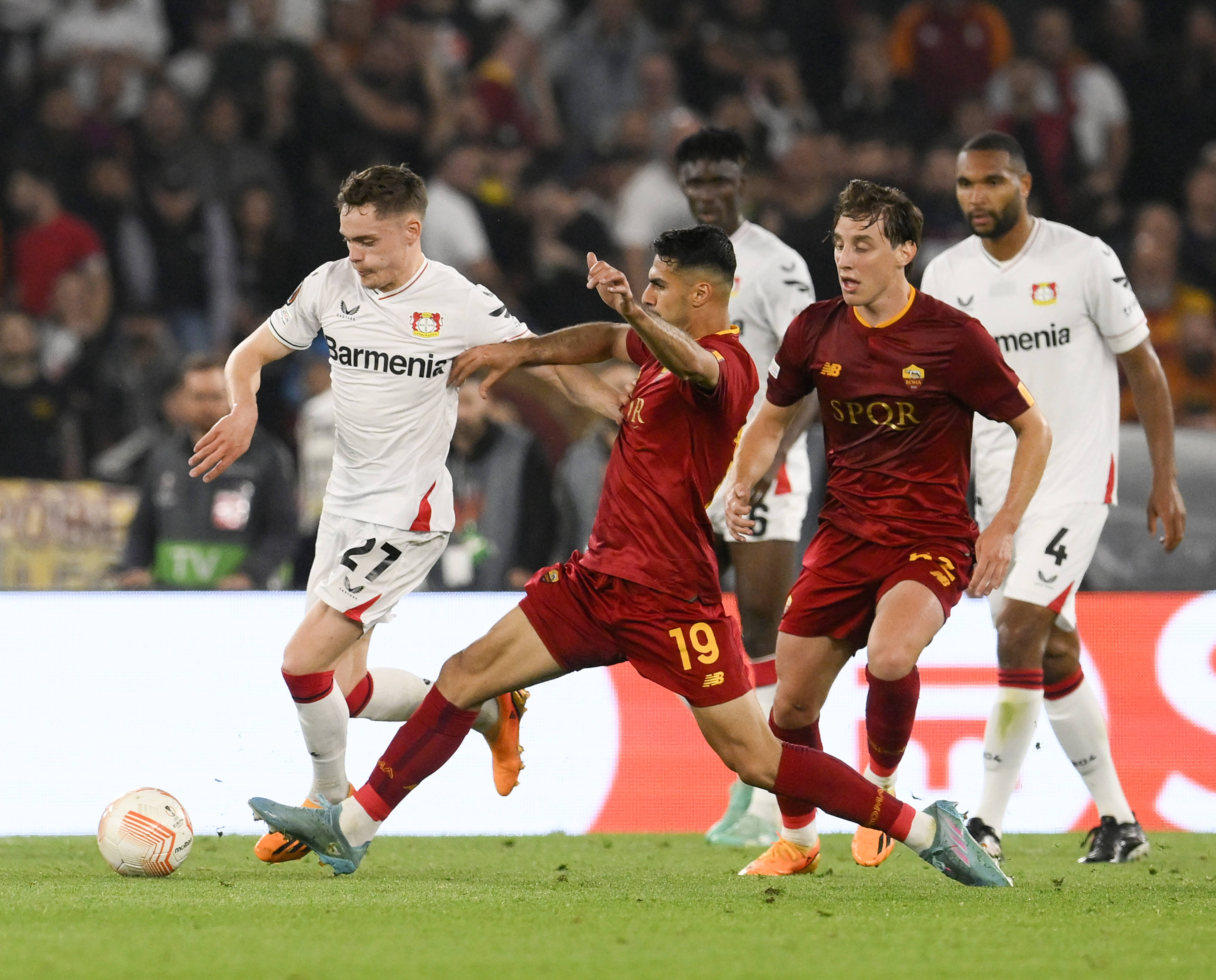 包含勒沃库森再度击败对手，取得胜利的词条