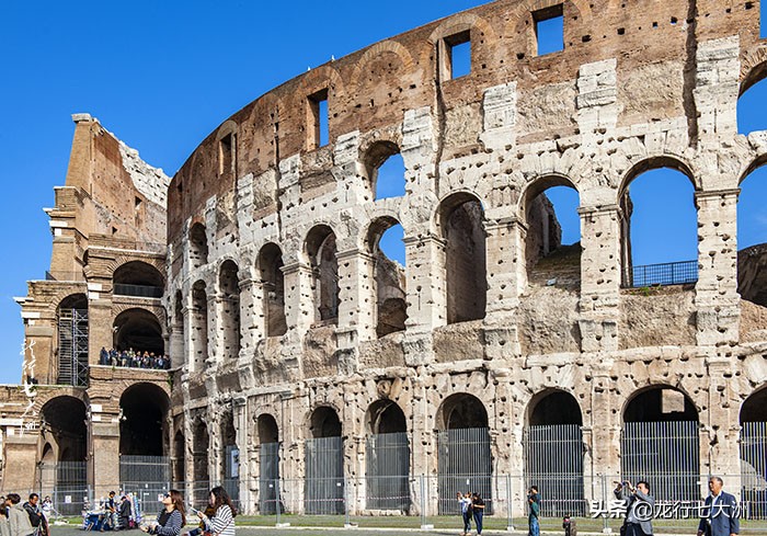 竞技场上的较量，胜利者凯旋而归